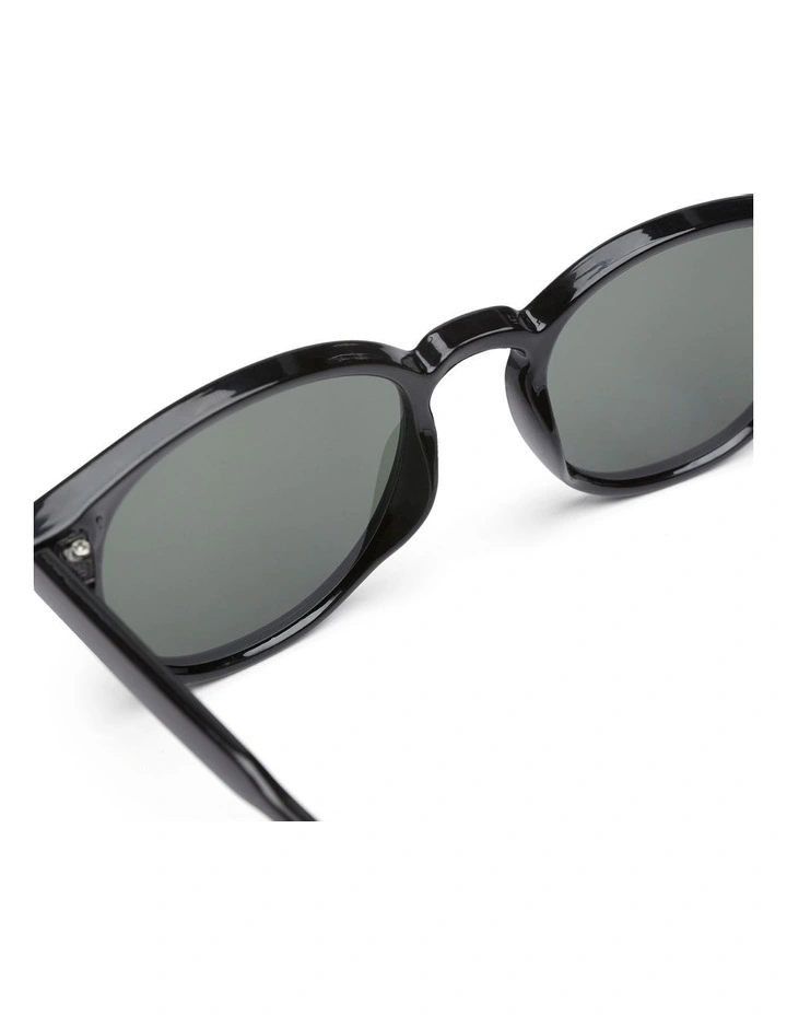 Lyon Oval Sunglasses in Black