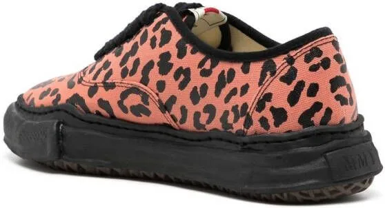 Maison MIHARA YASUHIRO leopard-print low-top sneakers Pink