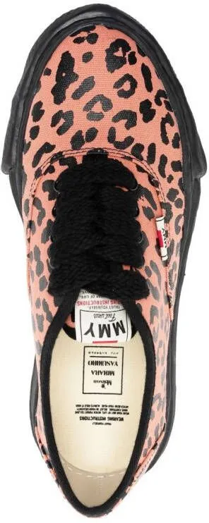 Maison MIHARA YASUHIRO leopard-print low-top sneakers Pink