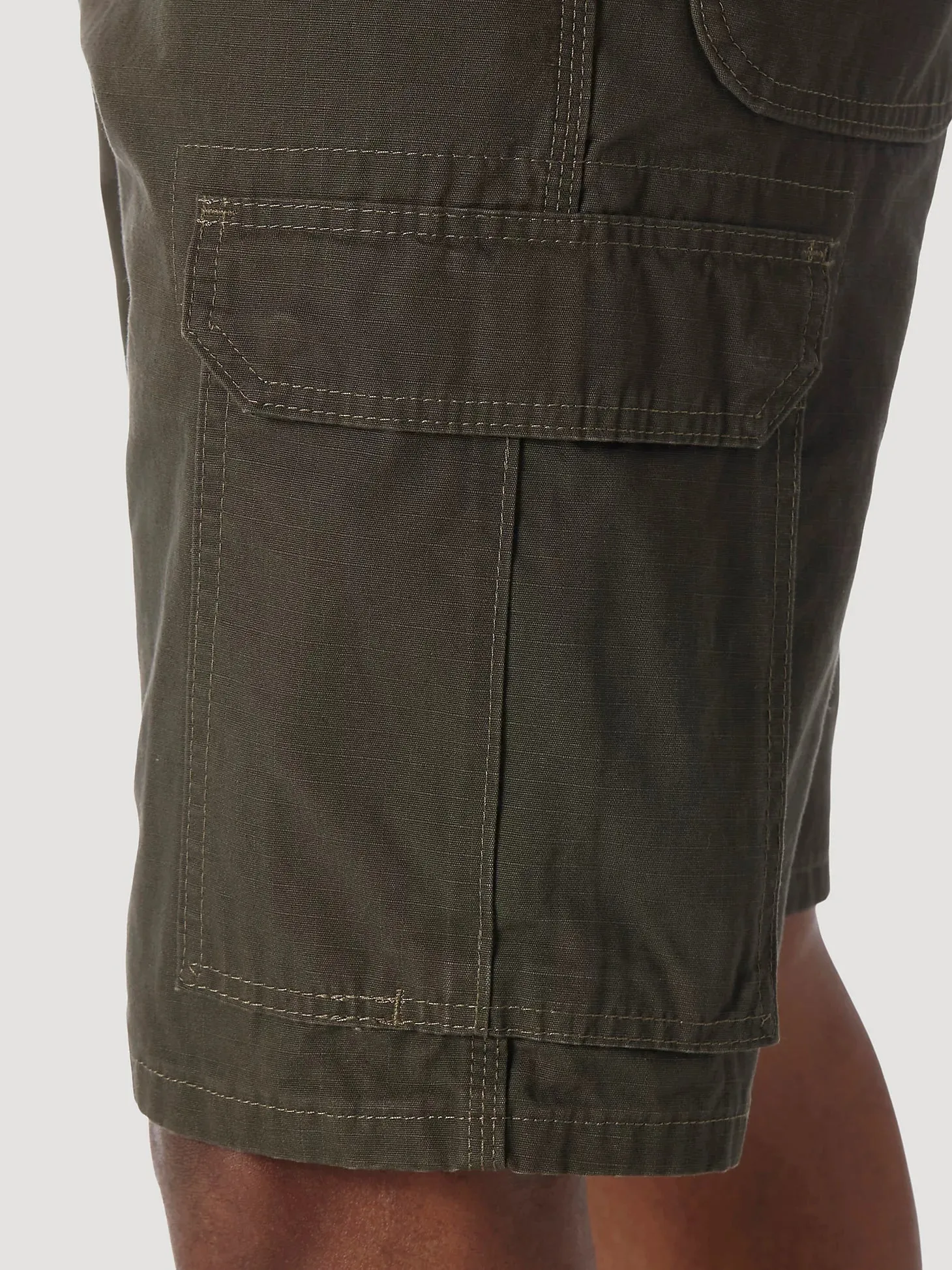 WRANGLER RIGGS WORKWEAR RIPSTOP RANGER CARGO SHORT IN LODEN SIZE 33